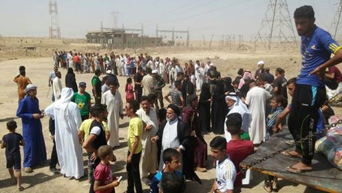 بالصور:خلية الاغاثة التابعة للسيد السيستاني تمضي ثالث ايام عيد الاضحى مع النازحين