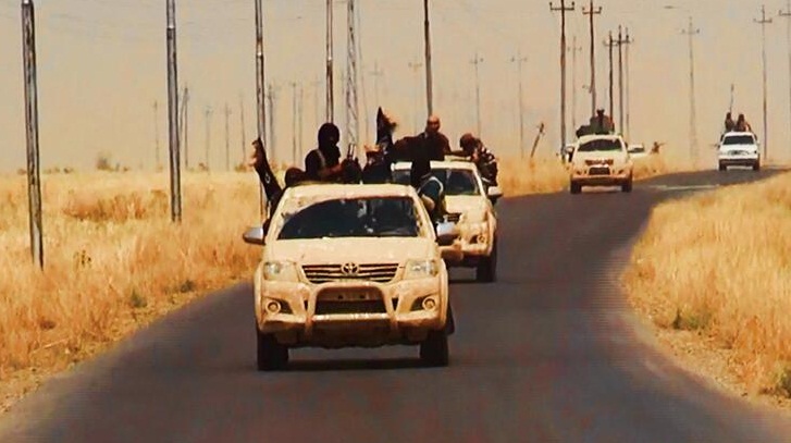 هروب جماعي لقيادات داعش من القائم الى سوريا