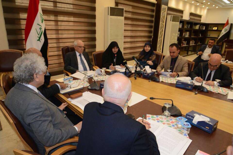 التعليم توفر 350 مقعدا مجانيا لدراسة التخصصات الطبية في الكليات الاهلية