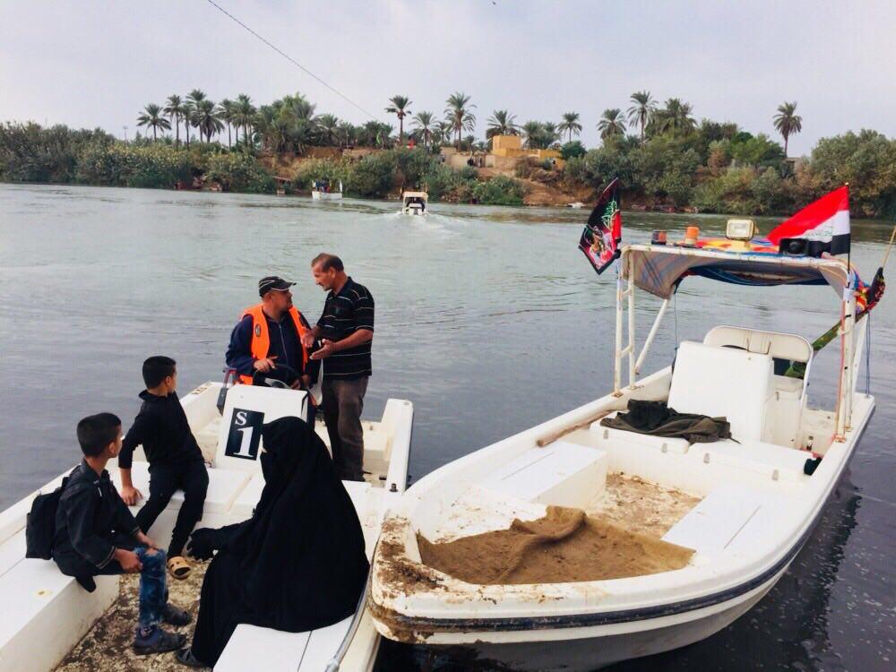 بالصور.. زوارق النقل البحري تنقل 5300 زائر من العزيزية الى الدير بمحافظة واسط