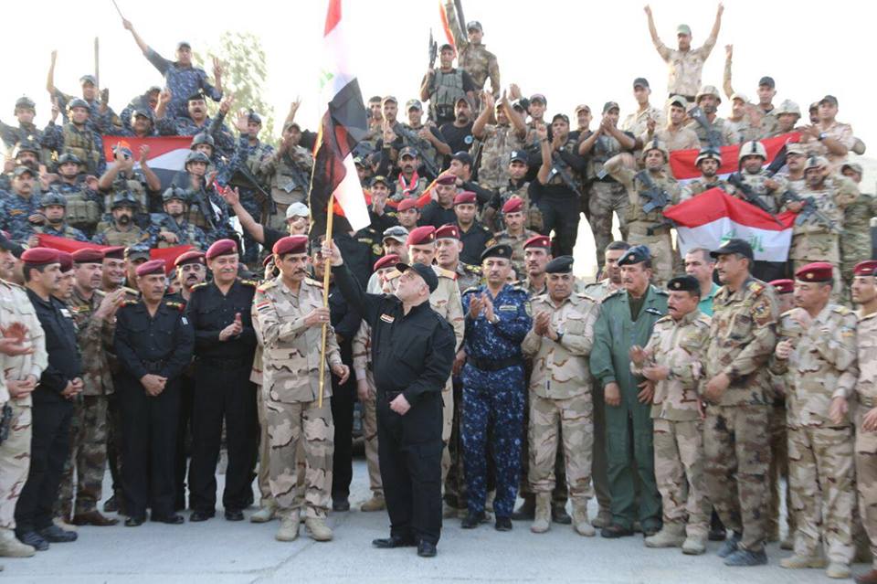 العبادي يتجول في "القائم" ويؤكد: لولا تضحيات قواتنا البطلة لما تحقق هذا الإنجاز