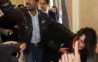 مسلحو الاتحاد الكردستاني  يضربون امرأة حبلى حتى الاجهاض في خانقين