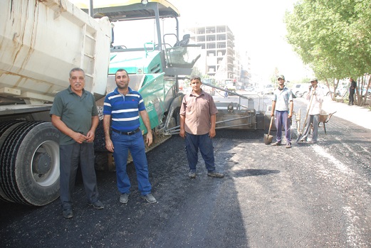 بلدية كربلاء تقوم باكساء طرق في المدينة