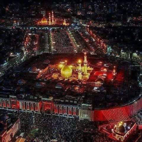 بالفيديو: انزال الراية الحمراء ورفع الراية السوداء في قبة الامام الحسين عليه السلام للعام الهجري 1437 وسط حضور جماهيري