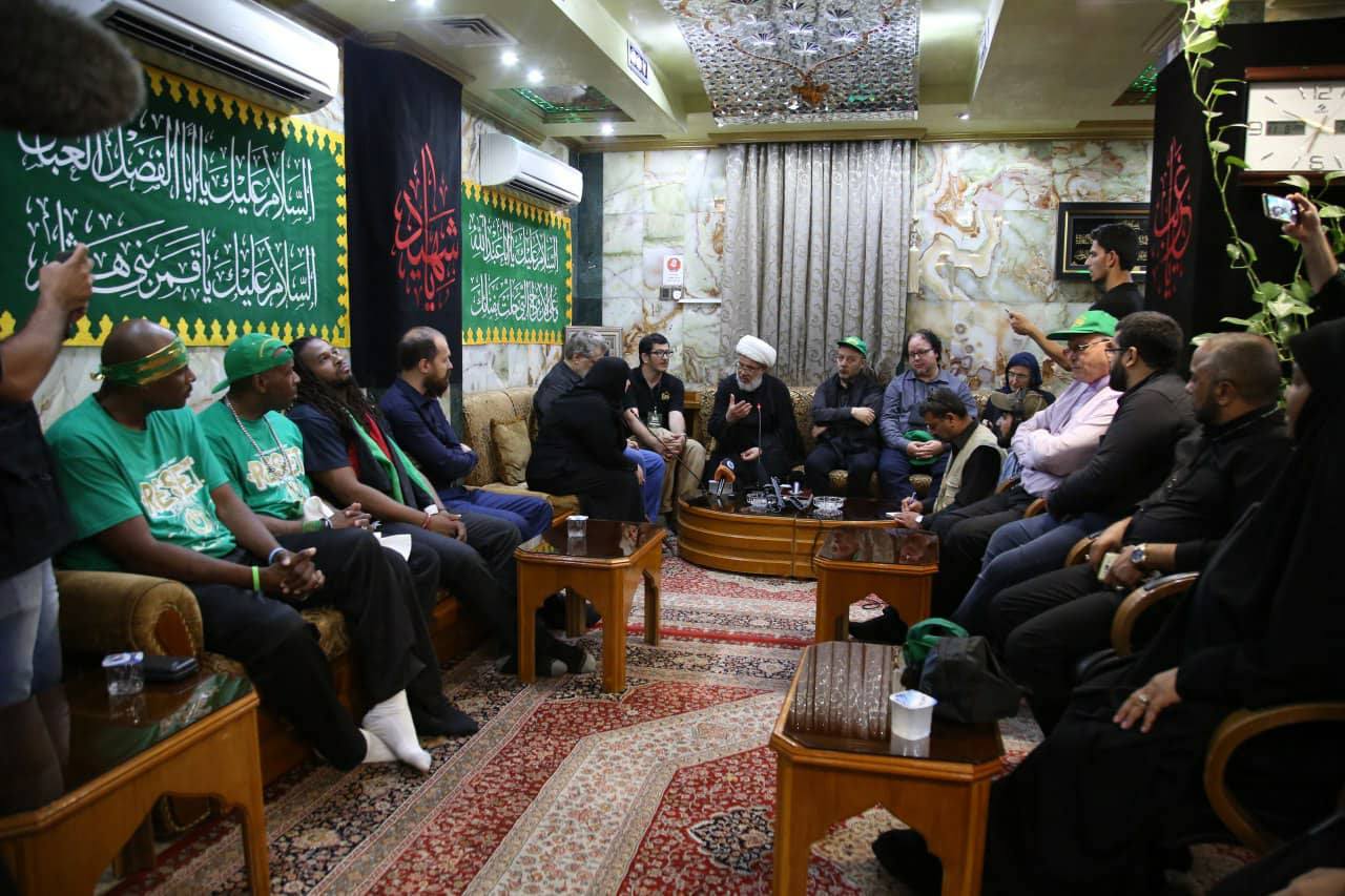 ممثل المرجع السيستاني يستقبل وفدا عالميا ويؤكد لهم ان السعادة الحقيقية هي بالوصول الى الامام الحسين