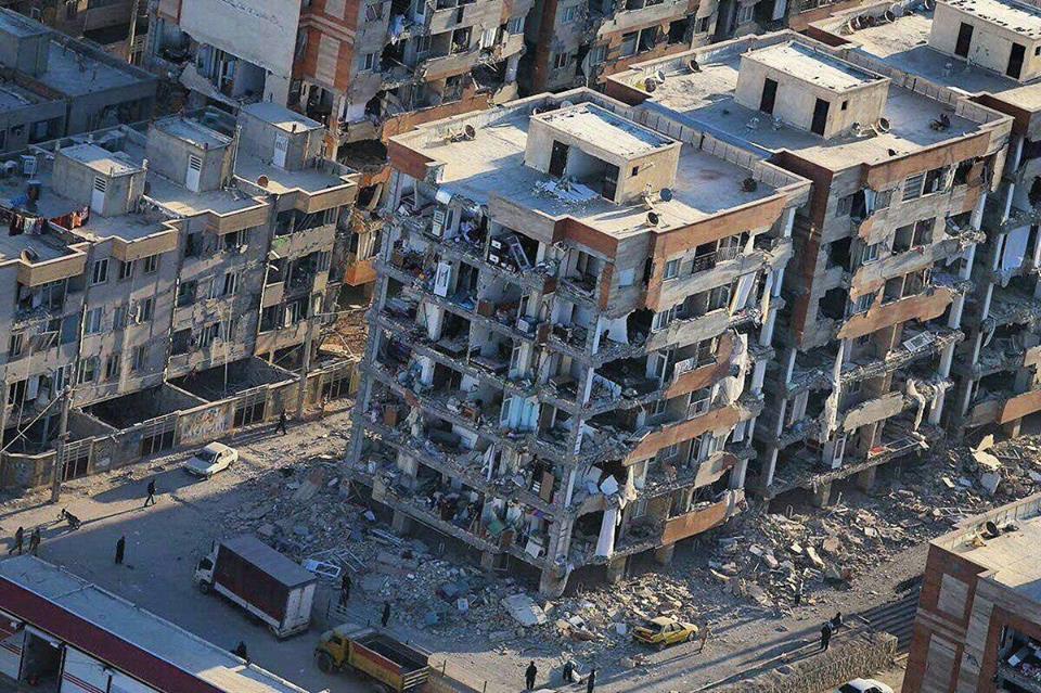 بالصور.. ارتفاع ضحايا زلزال ايران الى 328 قتيلا و5346 جريحا