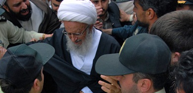 المرجع الهمداني لدى مغادرته النجف عائدا الى وطنه لا حدود للدول الاستكبارية في ظلمها للمسلمين