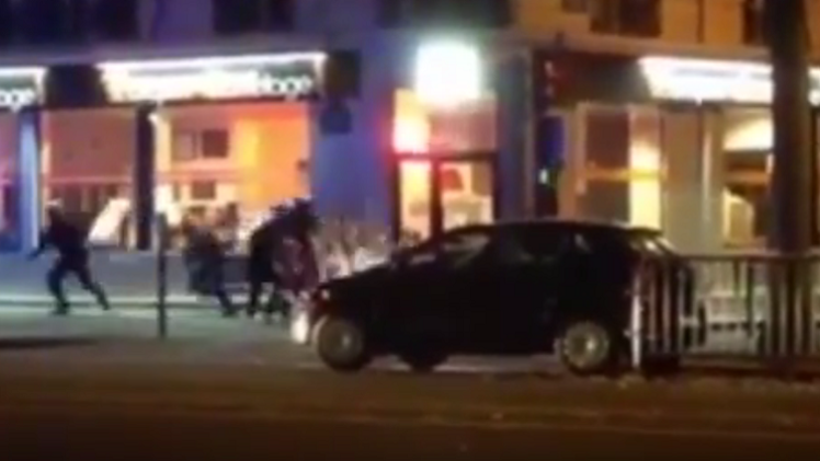 بالفيديو: شاهد لحظات تبادل إطلاق النار بين الشرطة ومنفذي هجمات باريس