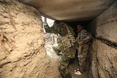 العثور على دمى جنسية ومشروبات كحولية في انفاق داعش