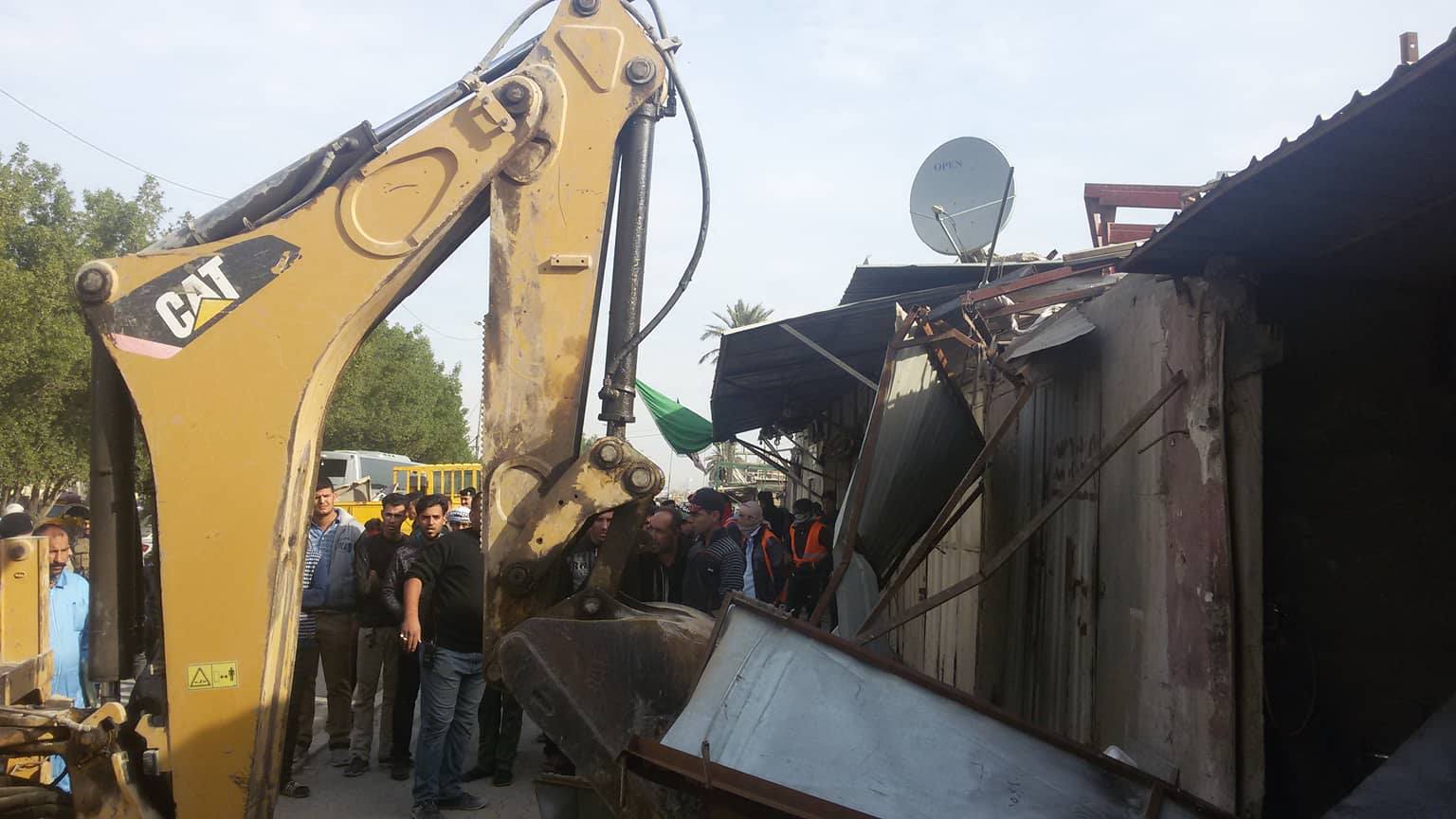 بالصور:بلدية كربلاء تزيل تجاوزات على اراضي عائدة لها