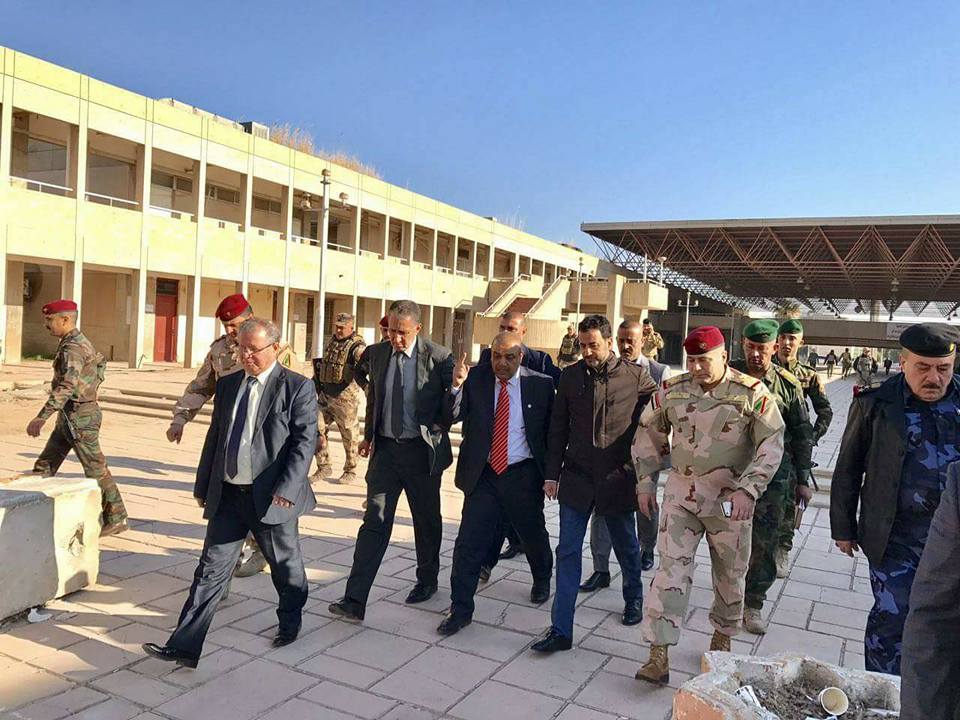 بالصور عبطان  يتجول في ملاعب الموصل