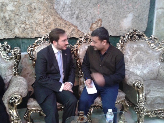 نائب السفير البريطاني يزور كربلاء ويقر بان العراقيين يلعبون دورا مهما بالمجتمع البريطاني وخاصة بمجال الطب