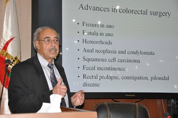 كربلاء :أستاذ من جامعة نيويورك الأمريكية يحاضر في مدينة الحسين (ع) الطبية