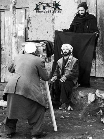 كيف يلتقط العراقيون صورا لهم  قبل سبعين عاما (من الارشيف )