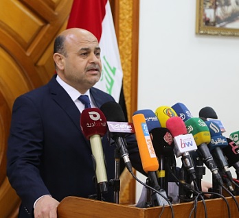 محافظ البصرة يقيل مدراء دوائر بالبلدية ويتوعد يتوعد بمحاسبة المتسببين بظاهرة الفضائيين