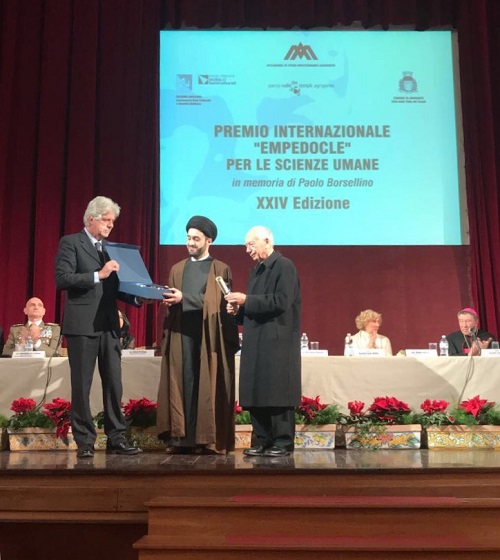 منح السيد جواد الخوئي جائزة حوار الأديان لعام ٢٠١٧ في ايطاليا