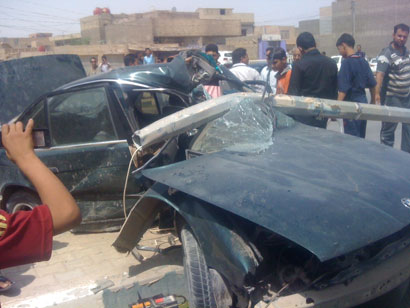 كربلاء :سائق ينجو باعجوبة من حادث مروري بعد تحطم سيارته بالكامل + صورة