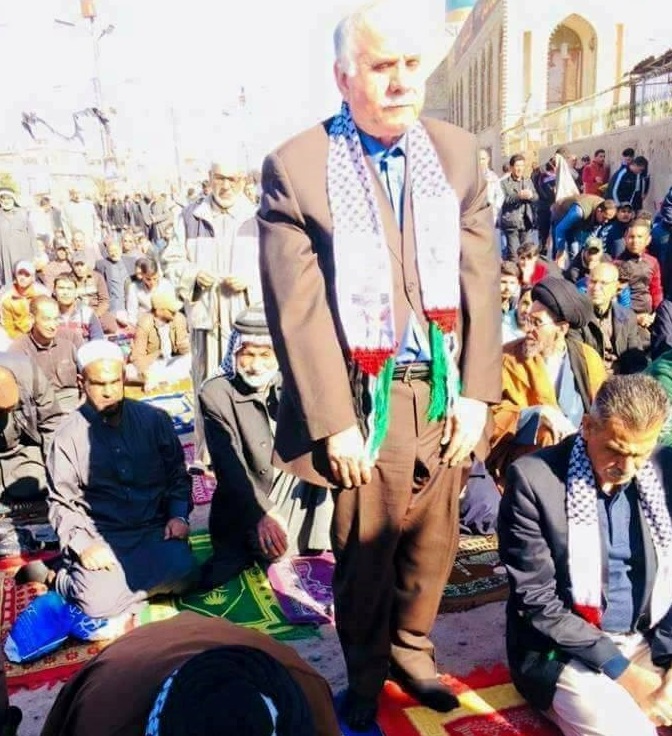 بالصور :السفير الفلسطيني يشارك بالتظاهرات وسط بغداد ويصلي بمدينة الصدر