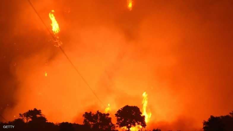 كاليفورنيا تكافح الكارثة الأكبر منذ 80 عاما