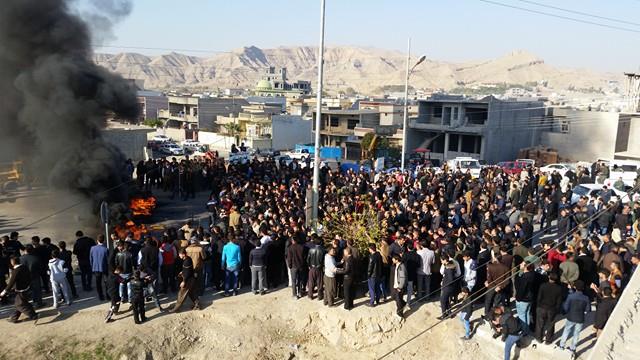 بالصور.. تظاهرات في السليمانية ومحتجون يقطعون طريق اربيل كركوك