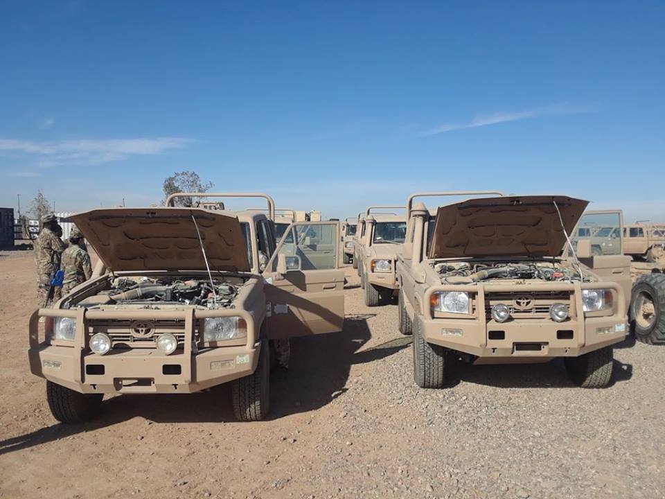 بالصور.. التحالف الدولي يمنح العراق مركبات تويوتا لحماية حدوده الدولية