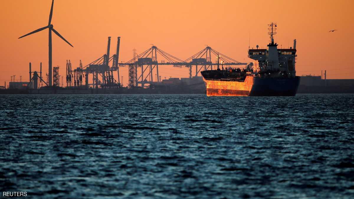 النفط صوب أعلى مستوى منذ عامين ونصف