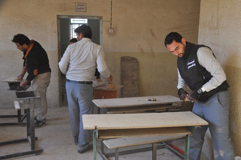 كربلاء :العتبة الحسينية تؤهل المقاعد الدراسية في مدارس المحافظة