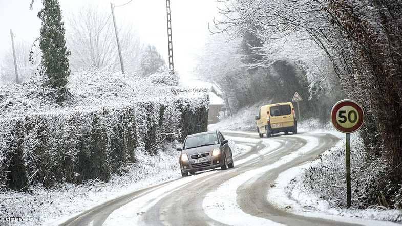 عاصفة ثلجية تقطع الكهرباء عن آلاف البيوت الفرنسية