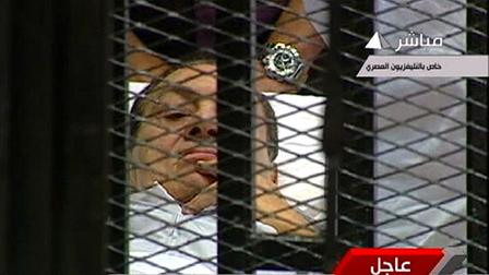 مصر: بدء محاكمة حسني مبارك+ صورة
