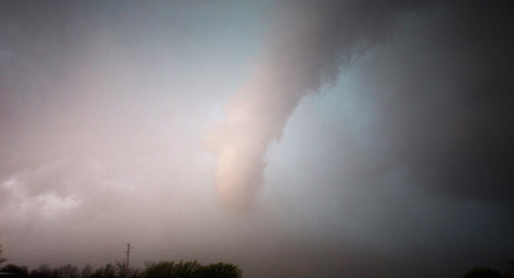 إعصار "إليانور" يقتل شخصا ويتسبب بأضرار جسيمة في فرنسا