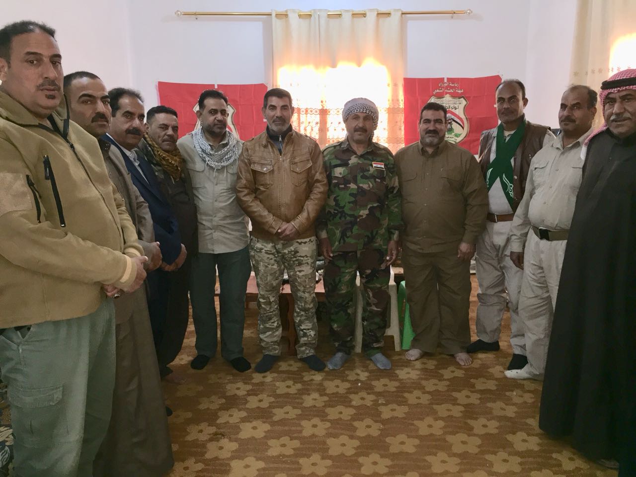الحشد الشعبي يوفر الخدمات الانسانية والخدمية لاهالي القائم غربي الانبار