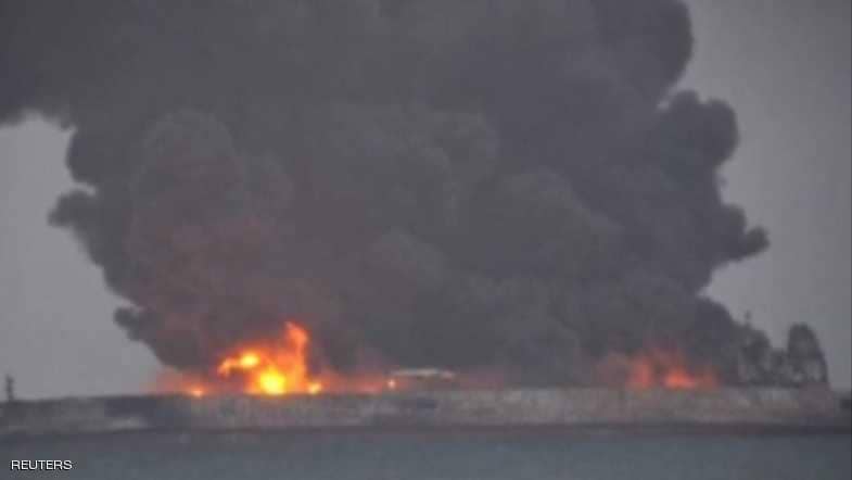 بالصور.. حادثة اصطدام سفينتين إيرانية وصينية