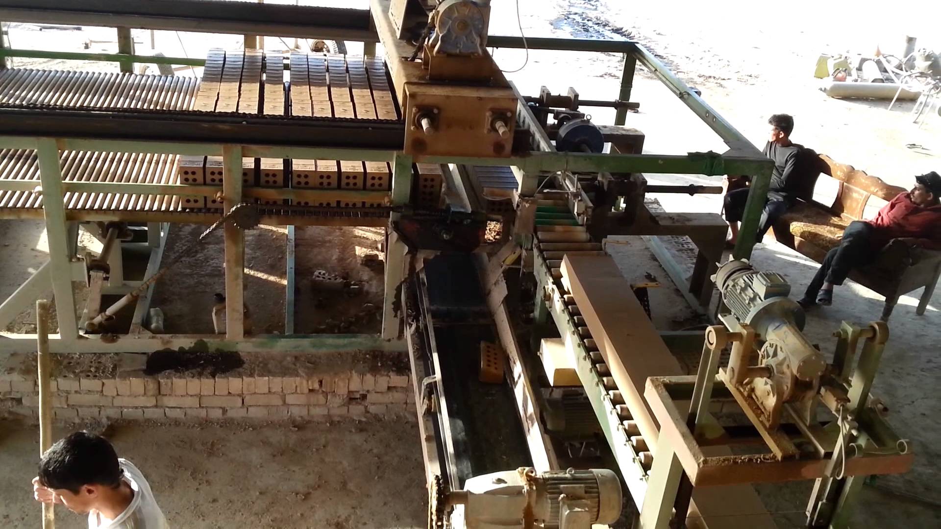 النفط تعلن عن تمديد تجهيز معامل الطابوق بالسعر القديم لغاية الاول من اذار