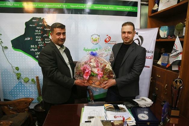 باقة ورد من وكالة نون إلى إذاعة الروضة الحسينية لحصولها على أفضل إذاعة من بين (50) إذاعة عراقية