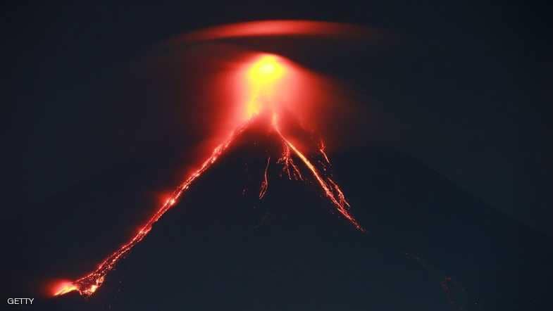 الفلبين.. أقوى بركان "يغضب" بشكل مدو