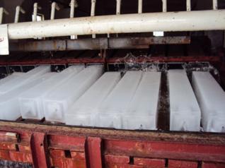 مجلس كربلاء يصوت على منح معامل الثلج كهرباء مستمرة في رمضان مقابل عدم ارتفاع الاسعار