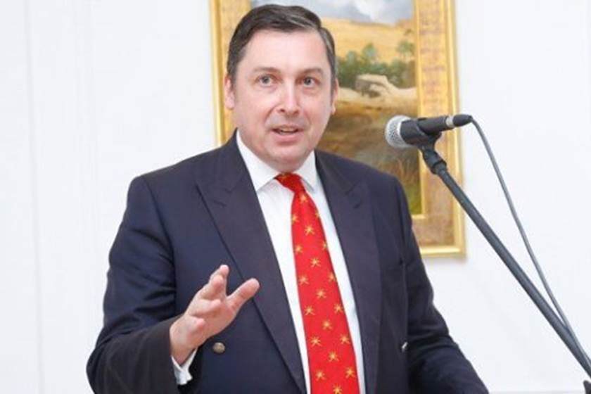 السفير البريطاني يصل كربلاء