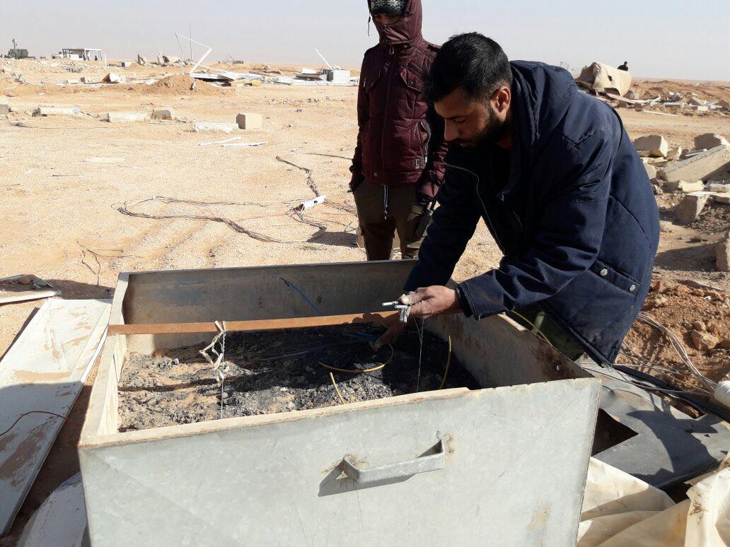 بالصور:الحشد الشعبي يستمر في تأمين حقل عكاس ويفكك عدد من العبوات الناسفة
