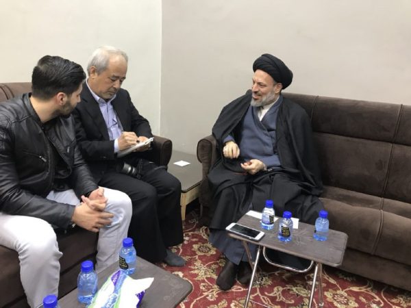 ممثل المرجع الحكيم يلتقي بصحفي ياباني:اهتمام المرجعية الدينية ينصب على رعاية المصالح العليا للمجتمع