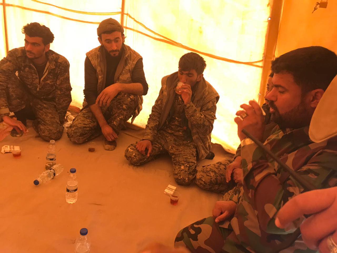 بالصور:الحشد الشعبي ينقذ (١١) جنديا لقوات سوريا الديمقراطية