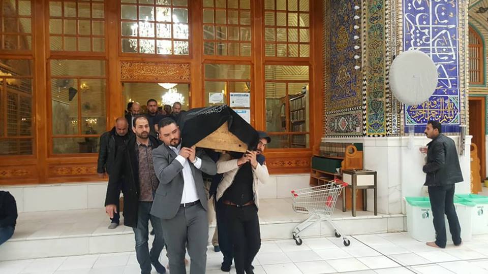 بالصور:جثمان جمعة الحلفي في حرم الامام علي بالنجف الاشرف
