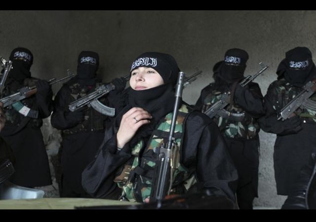 العراق يسّلم روسيا اربع نساء و27 طفلا من عوائل داعش