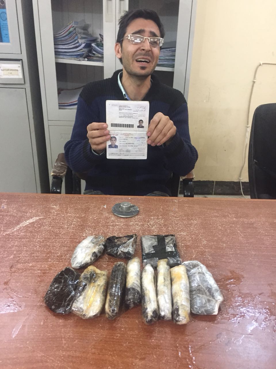 بالصور والوثائق.. اعتقال ايراني يحمل (كيلو) مخدرات حاول الدخول الى العراق