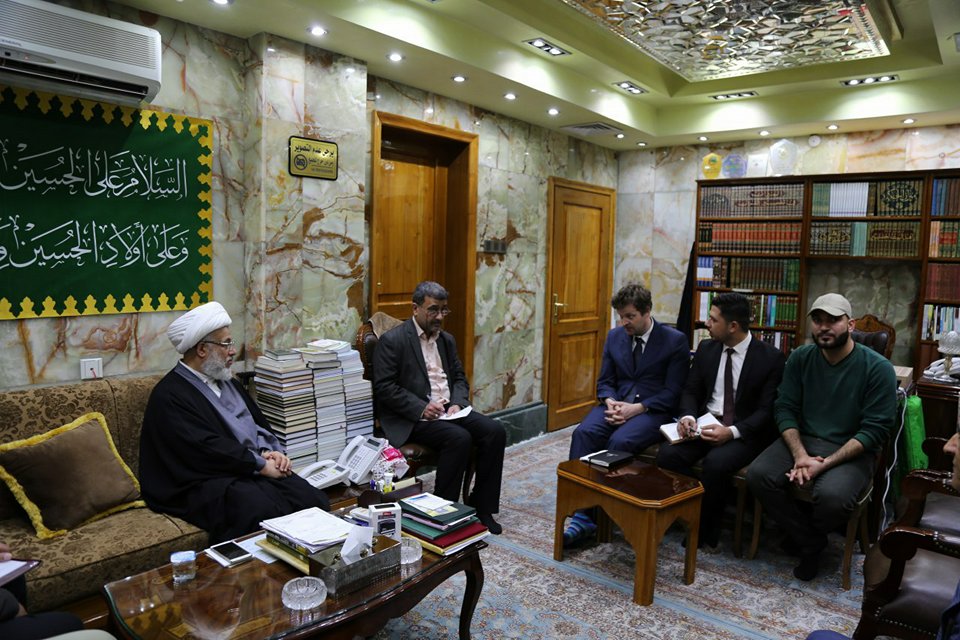 مسؤول اليونيسف لرعاية الطفولة يلتقي ممثل  المرجع السيستاني .. والاخير يدعو الى مشروع تطبيع اجتماعي ووطني