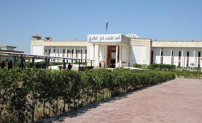 القانون يتيح إزالة النوافذ والشرفات لانتهاكها خصوصية الجار