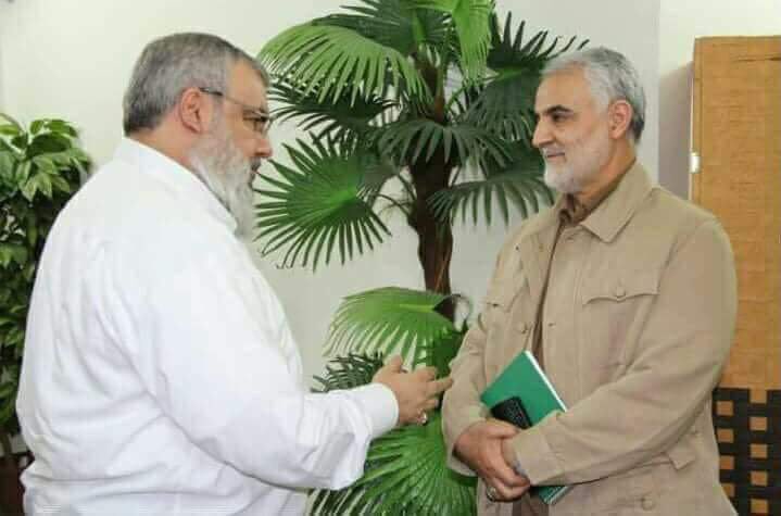 صورة نادرة تجمع السيد حسن نصر الله "بلا عمامة" مع قاسم سليماني