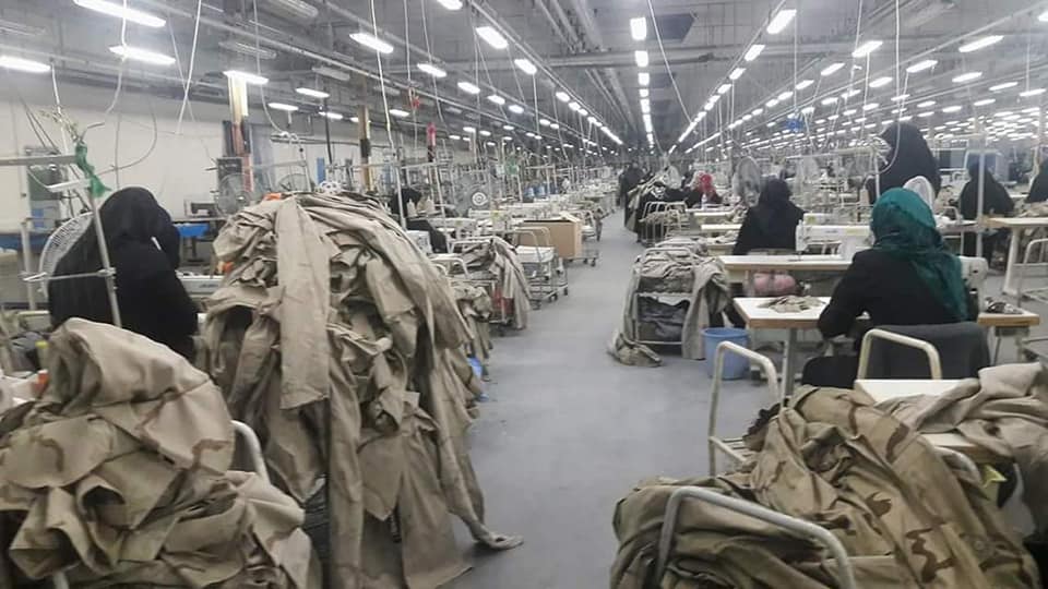 معمل البسة النجف يجهز (600)الف بدلة عسكرية