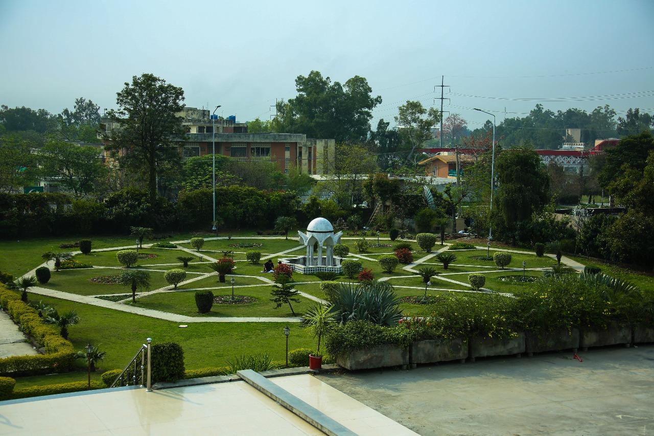 بالصور.. تعرّف على الجامعة الباكستانية التي تستضيف "نسيم كربلاء" سنوياً