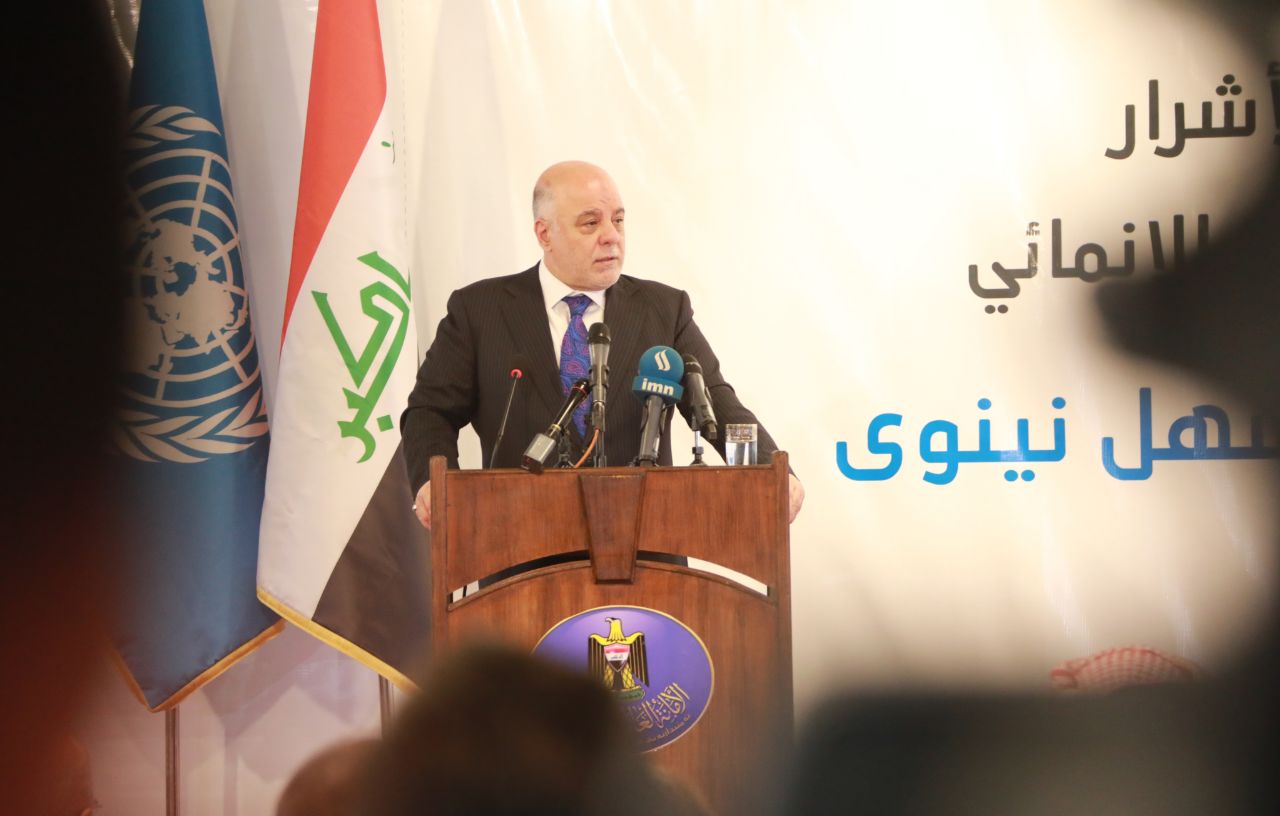 العبادي من نينوى: يجب ان ننبذ الطائفية والعنصرية اللتين تمثلان خطراً على العراق (مصور)