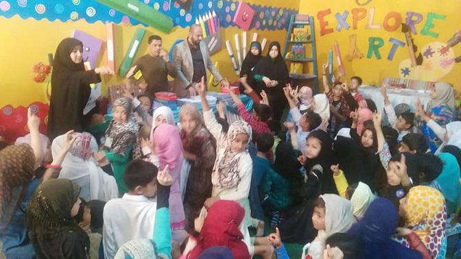 اطفال باكستان ينتعشون من خلال مهرجان نسيم كربلاء (مصور)